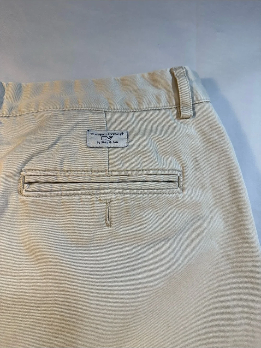 Vineyard Vines Men’s Cream Flat-Front Cotton Shorts